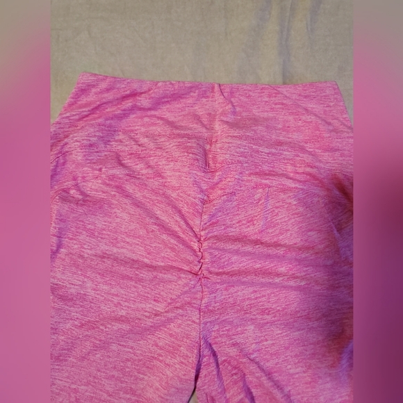 Booty Scrunch Leggings - Picture 3 of 5